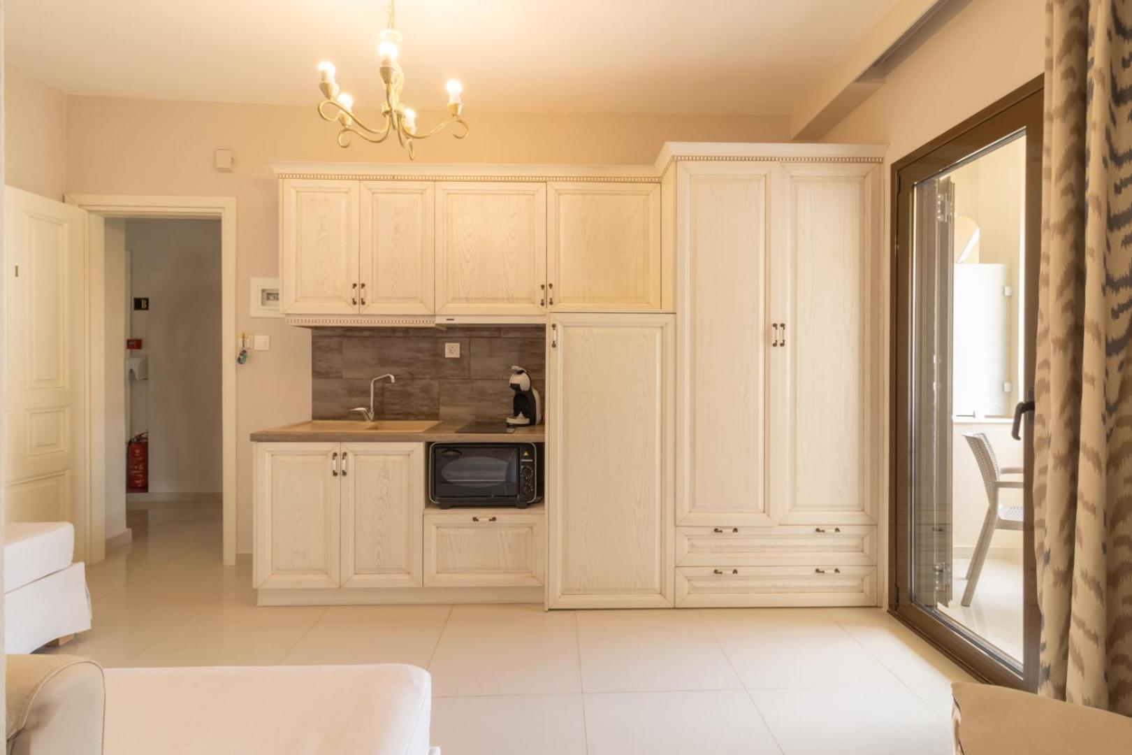 Kassandrinos Apartments Apostolos Никити Екстериор снимка