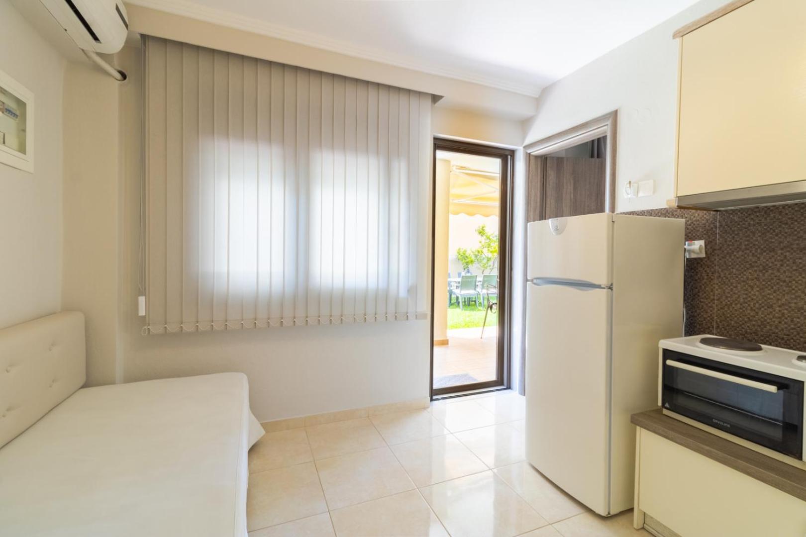 Kassandrinos Apartments Apostolos Никити Екстериор снимка