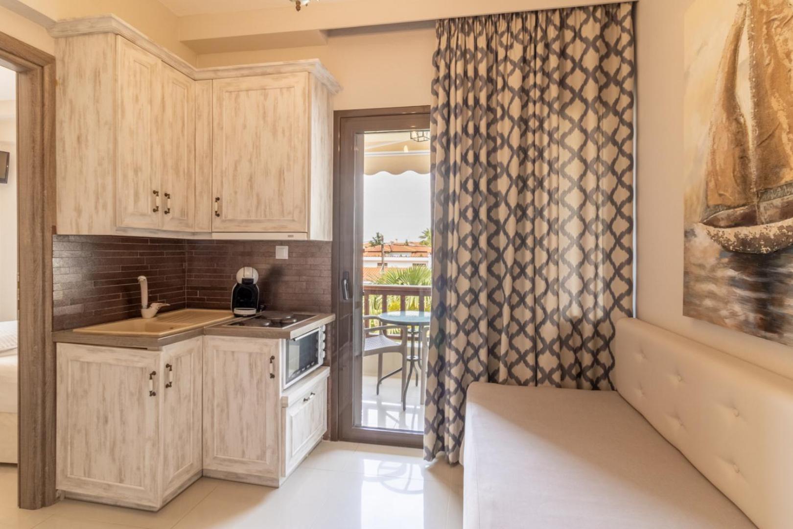 Kassandrinos Apartments Apostolos Никити Екстериор снимка